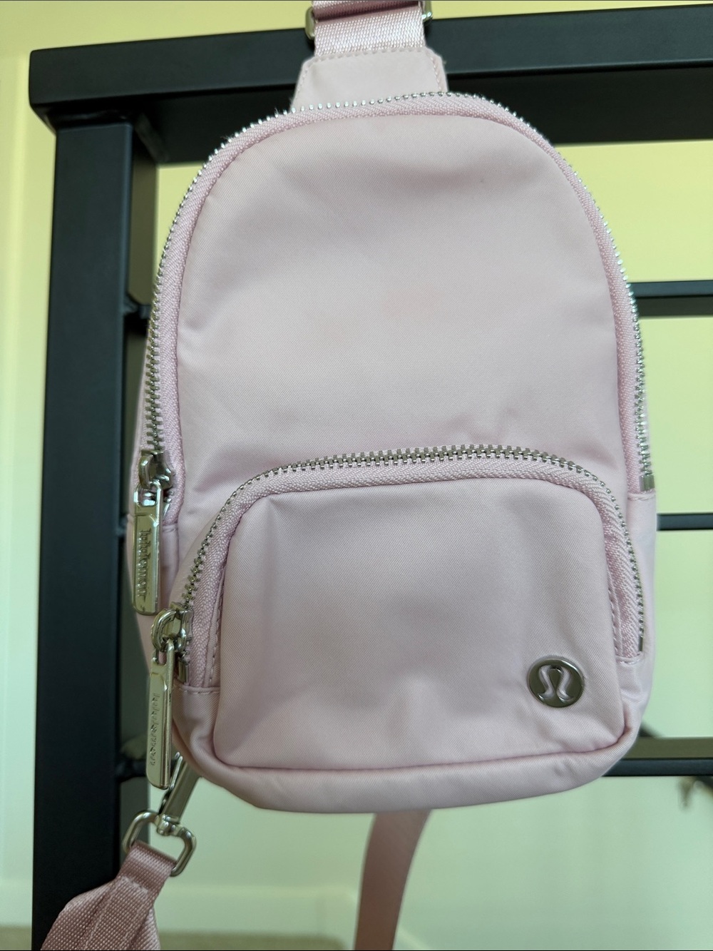 Lululemon Everywhere Sling Bag Small 2L Pink Haze - Picture 2 of 8